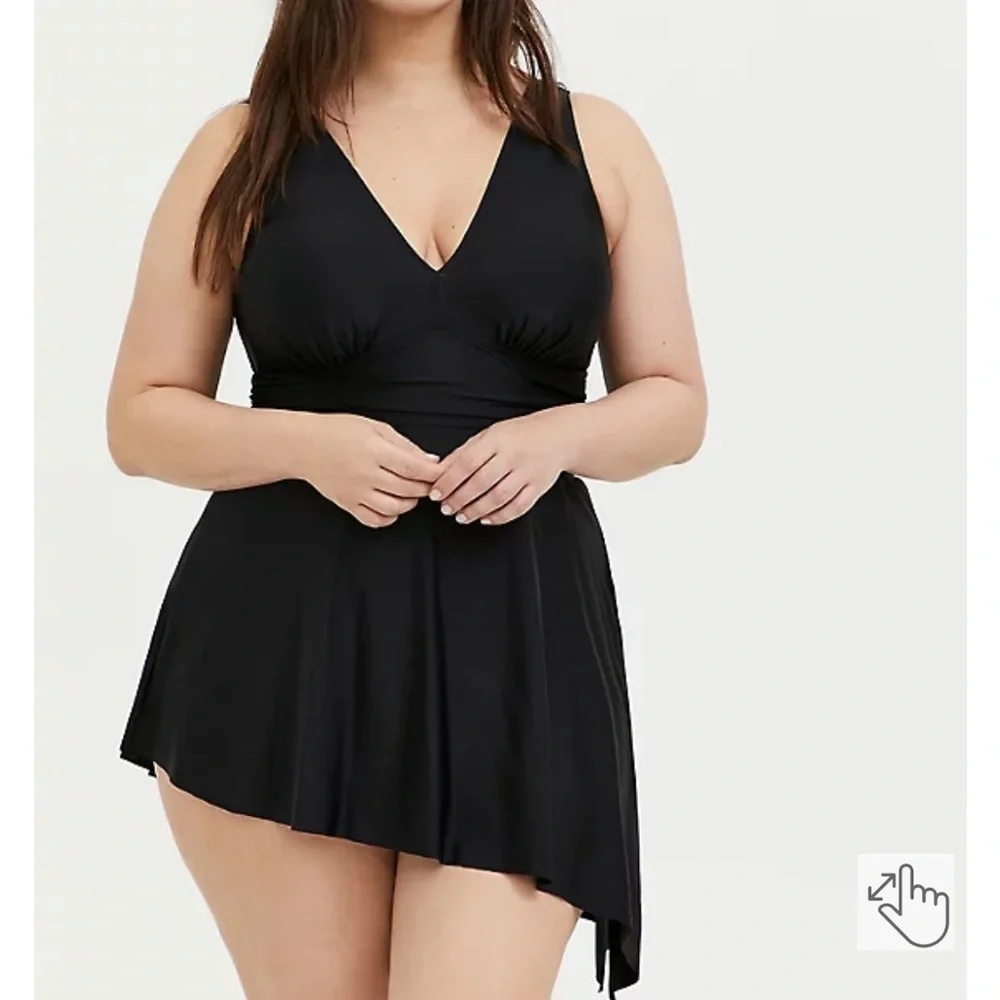 New! Torrid sz 3 Asymmetrical Swim Bathing Suit 3X‎